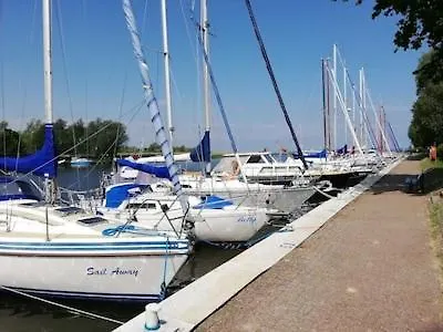 Sonniges Fischer-huus Vor Usedom & Direkt Am Haff Und Wasserzugang